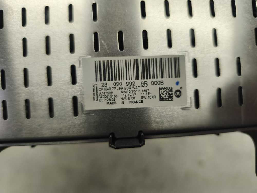 BOUTON DE CHAUFFAGE + ECRAN RADIO RENAULT - Vue 3